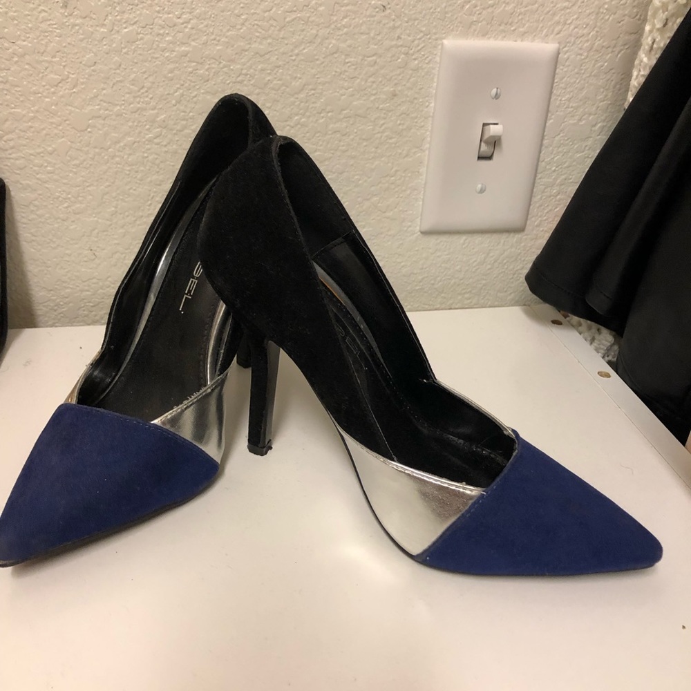Chic three toned pumps!